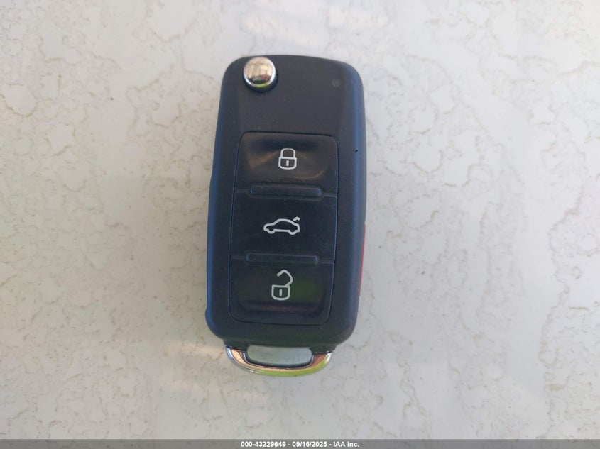 2013 VOLKSWAGEN JETTA HYBRID SEL PREMIUM - 3VW637AJ6DM221801