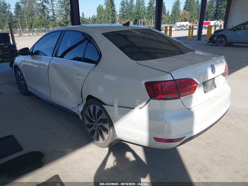 2013 VOLKSWAGEN JETTA HYBRID SEL PREMIUM - 3VW637AJ6DM221801