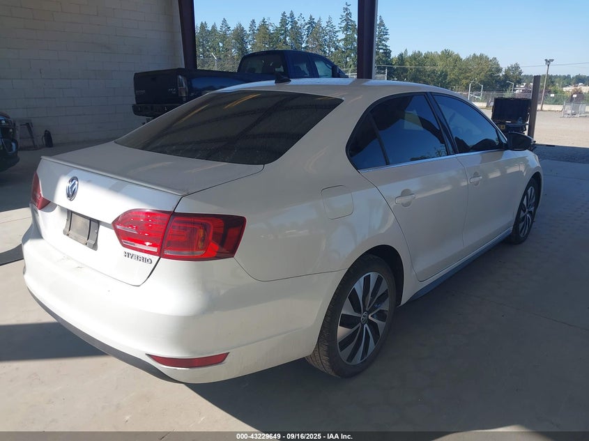 2013 VOLKSWAGEN JETTA HYBRID SEL PREMIUM - 3VW637AJ6DM221801