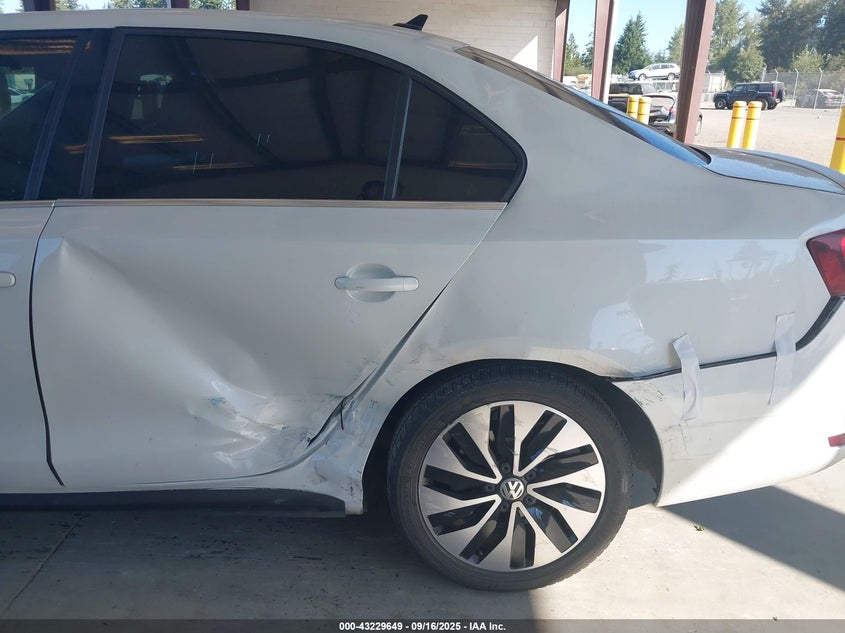 2013 VOLKSWAGEN JETTA HYBRID SEL PREMIUM - 3VW637AJ6DM221801