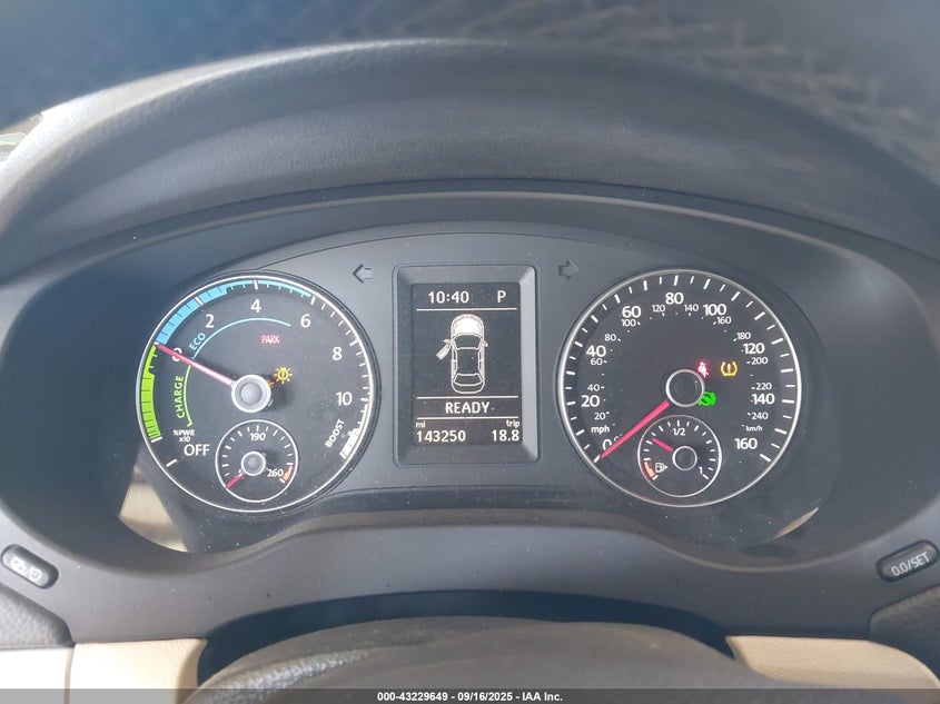 2013 VOLKSWAGEN JETTA HYBRID SEL PREMIUM - 3VW637AJ6DM221801