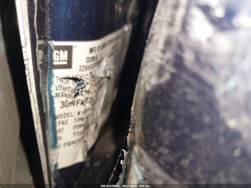 2001 Chevrolet Suburban 1500 Lt VIN: 3GNFK16T71G223006 Lot: 43229903