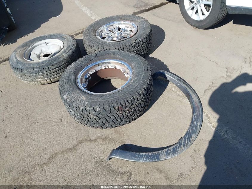 2002 Ford F-150 Lariat/Xlt VIN: 1FTRW08L12KD27664 Lot: 43230396