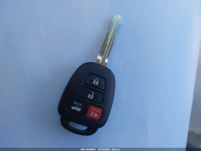 2015 Toyota Corolla Le VIN: 5YFBURHE5FP304750 Lot: 43230851