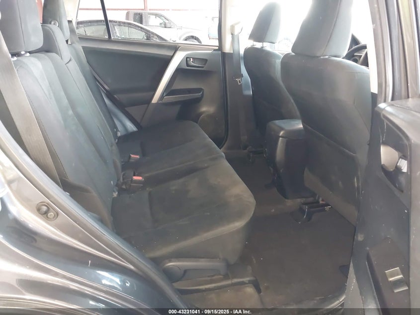 2016 TOYOTA RAV4 LE - JTMZFREV9GJ092907