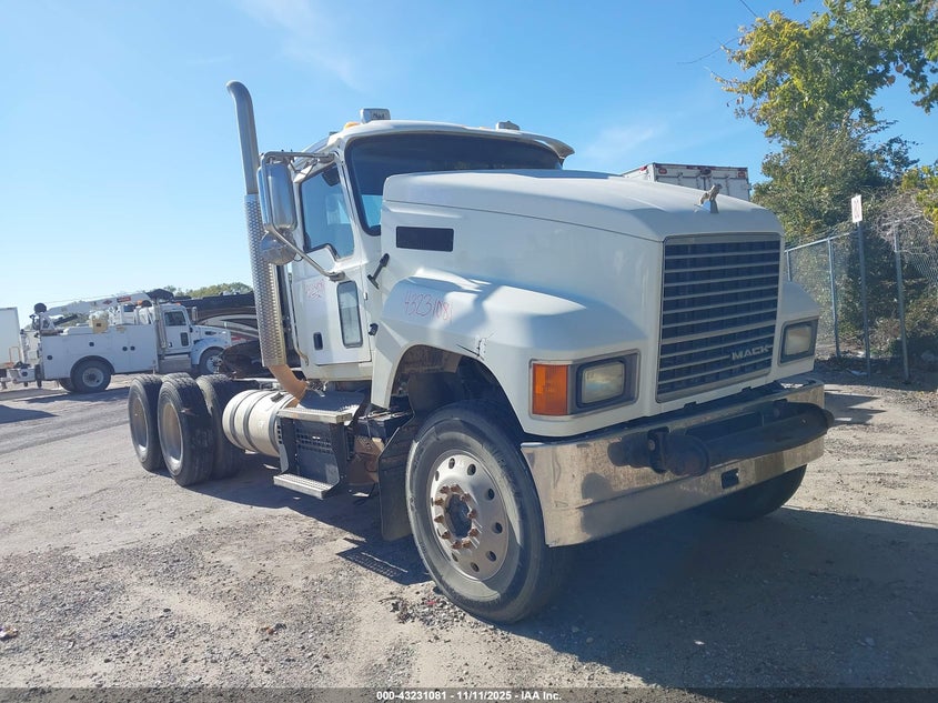 2018 Mack Pinnacle white null diesel 1M1AN02Y5JM027570 photo #1