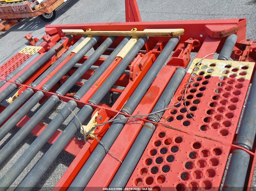 00000000000266436 EQUIPMENT LD3 CONTAINER DOLLY 2017