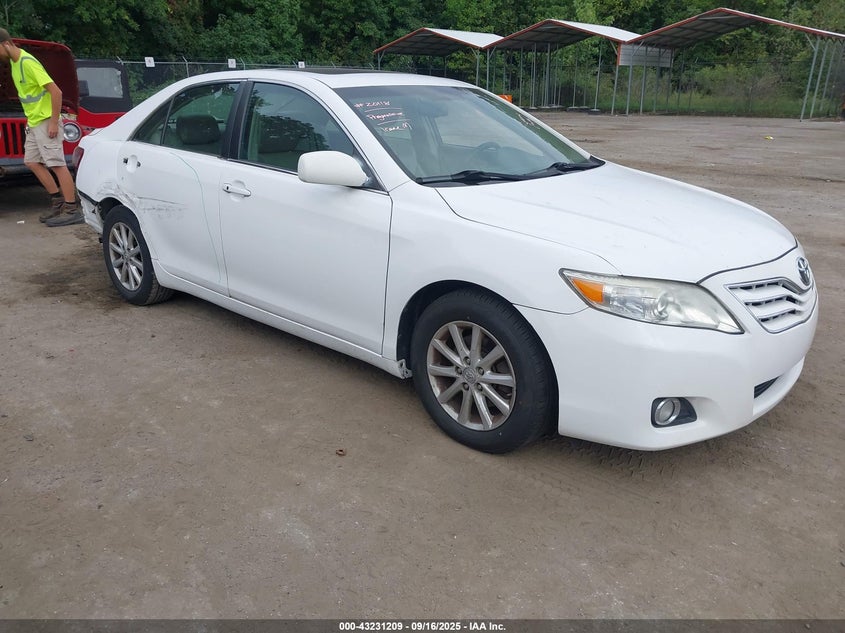 TOYOTA CAMRY XLE