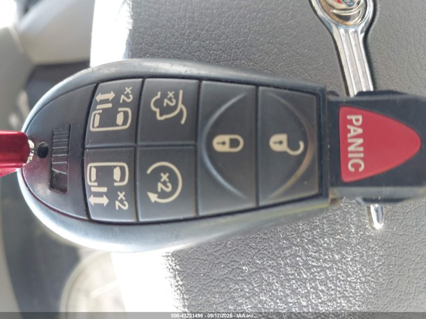 2010 Chrysler Town & Country Touring VIN: 2A4RR5DX4AR136411 Lot: 43231496