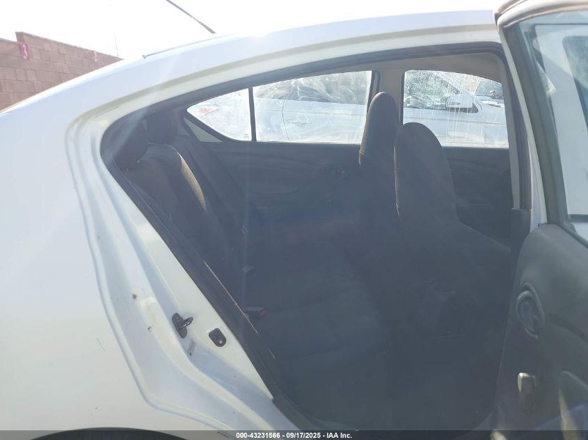 2015 Nissan Versa 1.6 S VIN: 3N1CN7AP0FL906831 Lot: 43231566