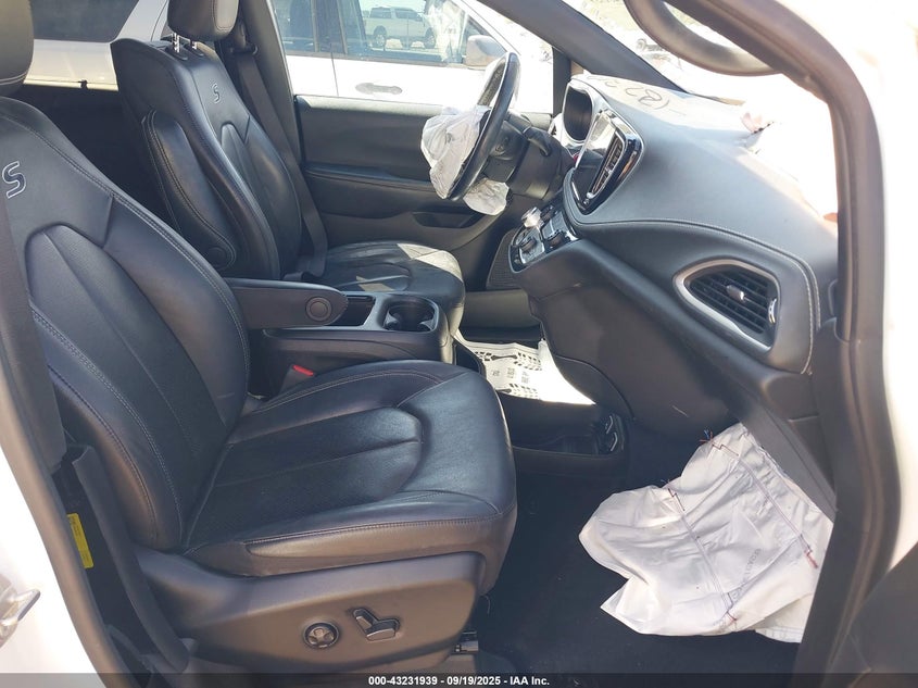 2021 CHRYSLER PACIFICA TOURING L - 2C4RC1BG6MR572202