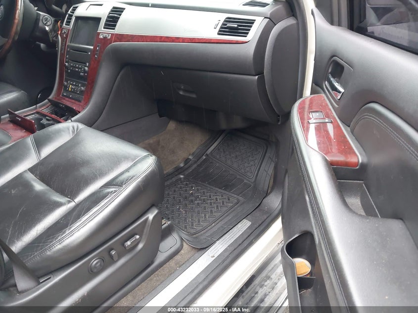 1GYFK63818R131383 2008 CADILLAC ESCALADE photo no. 5