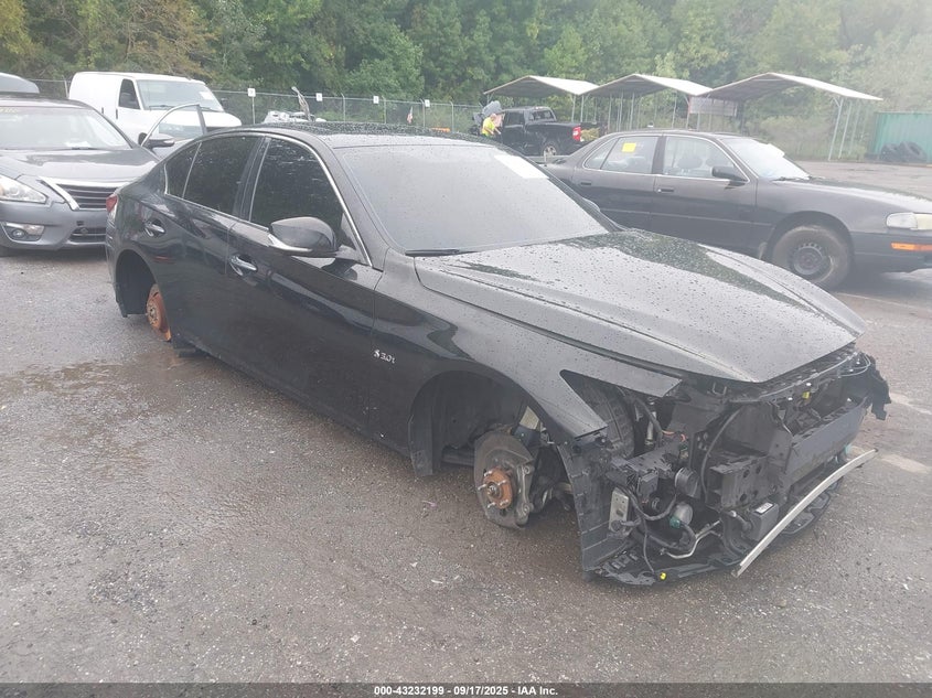 INFINITI Q50 3.0T RED SPORT 400