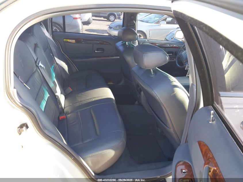 2001 Lincoln Town Car Executive VIN: 1LNHM81W41Y655754 Lot: 43232256