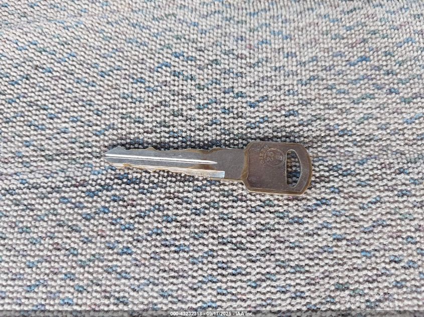 1998 Chevrolet Astro VIN: 1GNEL19WXWB212712 Lot: 43232318