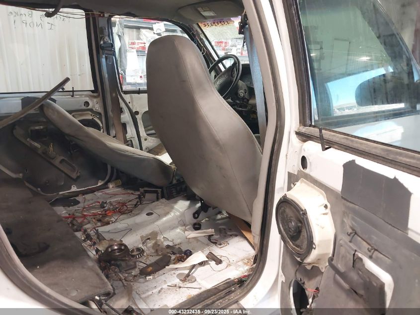 2000 Ford Explorer Xls VIN: 1FMZU72X1YZB29785 Lot: 43232435