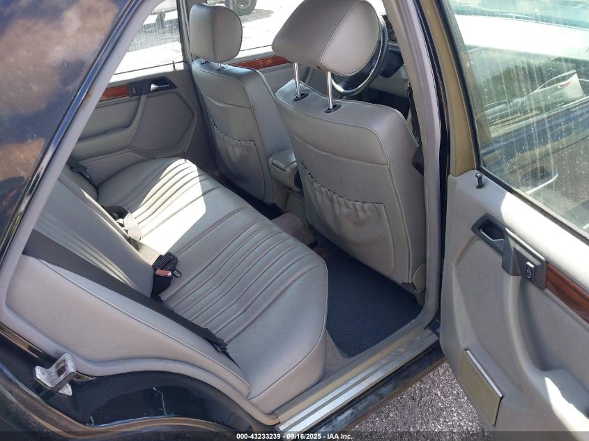 1993 Mercedes-Benz 300 E 2.8 VIN: WDBEA28E8PB987524 Lot: 43233239