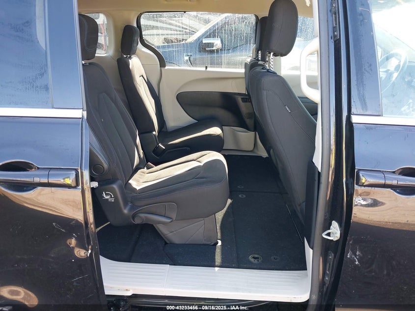 2021 Chrysler Pacifica Touring VIN: 2C4RC1FG5MR558821 Lot: 43233456