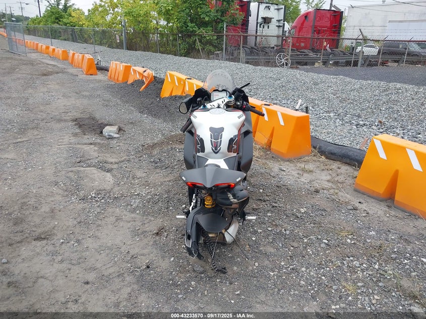 2021 Ducati Panigale V4/V4S/V4S Speciale VIN: ZDMDAGNW6MB001401 Lot: 43233570