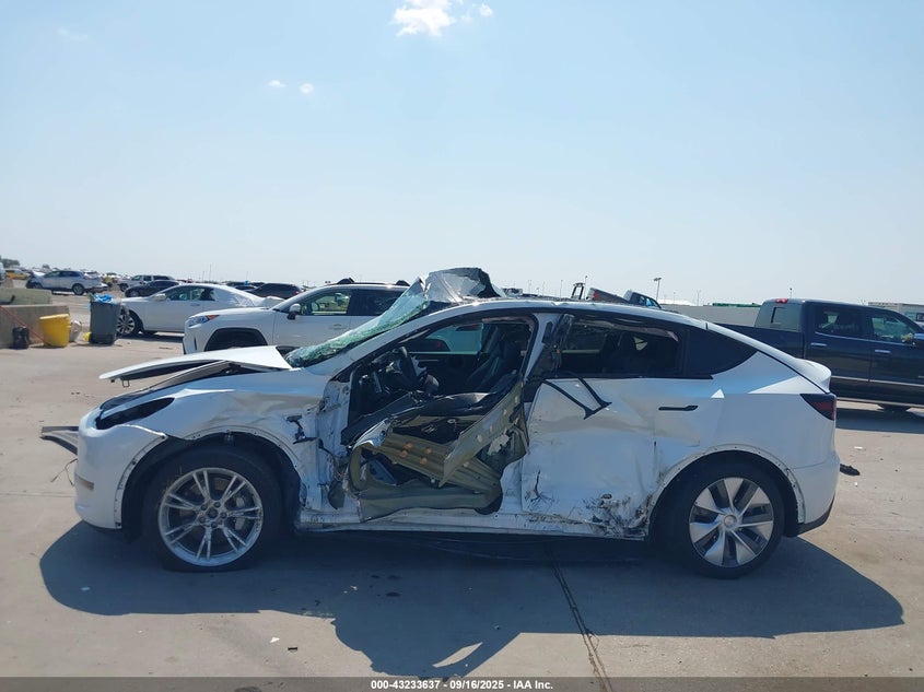 2023 Tesla Model Y VIN: 7SAYGDEEXPA146931 Lot: 43233637