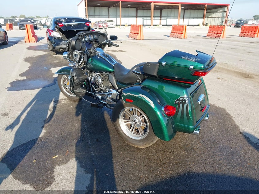 2021 HARLEY-DAVIDSON FLHTCUTG - 1HD1MAF12MB858786