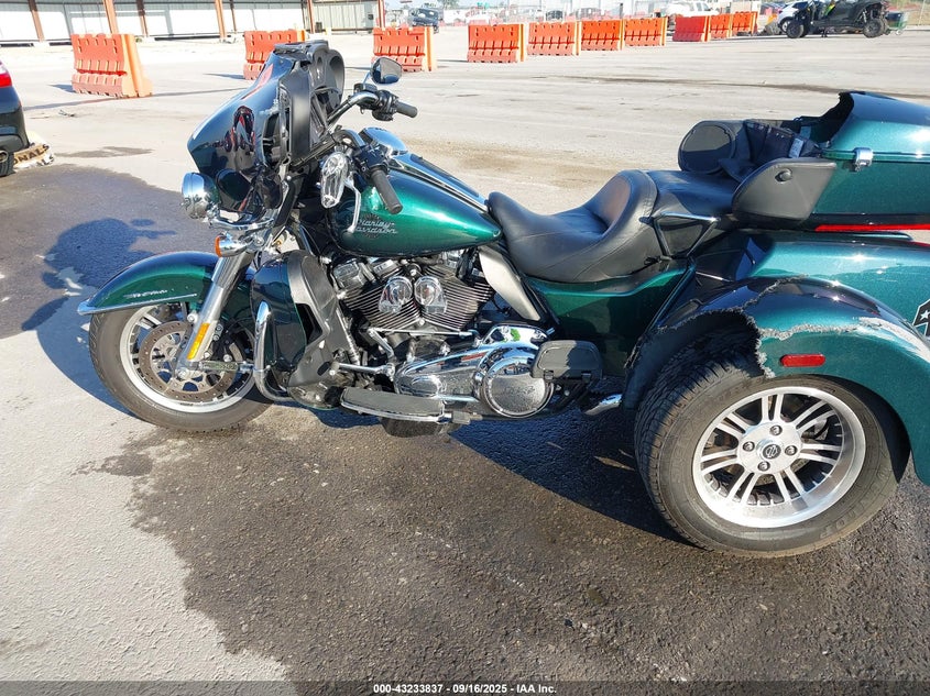 2021 HARLEY-DAVIDSON FLHTCUTG - 1HD1MAF12MB858786