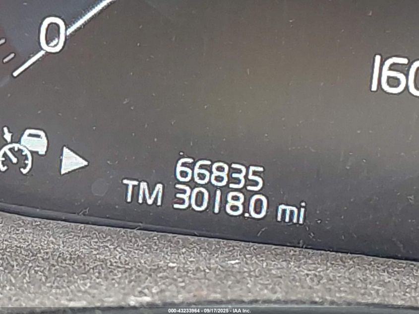 2018 Volvo Xc60 T5 Momentum VIN: LYV102RK4JB082162 Lot: 43233964