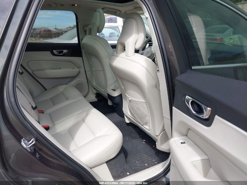 2018 Volvo Xc60 T5 Momentum VIN: LYV102RK4JB082162 Lot: 43233964