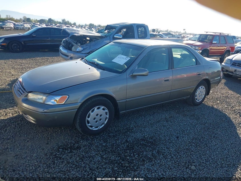 JT2BG22K1W0248645 1998 TOYOTA CAMRY photo no. 2