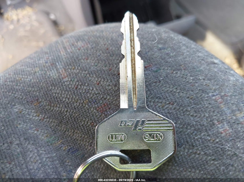 1999 Chrysler Town & Country Lx VIN: 1C4GP54G1XB884625 Lot: 43235535