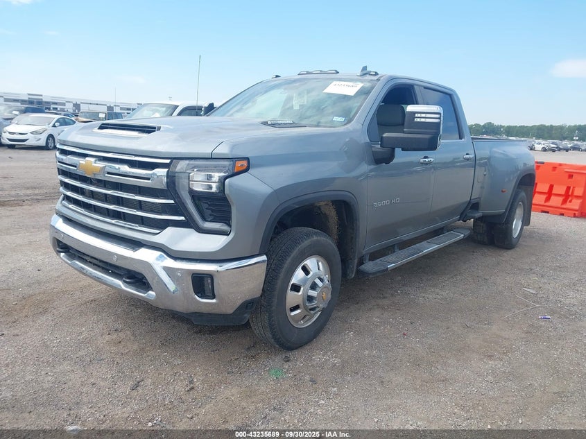1GC4YUEY5RF212547 2024 CHEVROLET SILVERADO photo no. 2