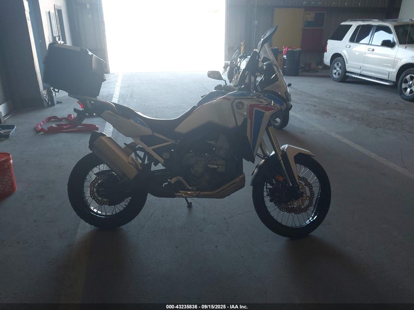 VIN JH2SD1004MK100400 2021 HONDA CRF1100 D