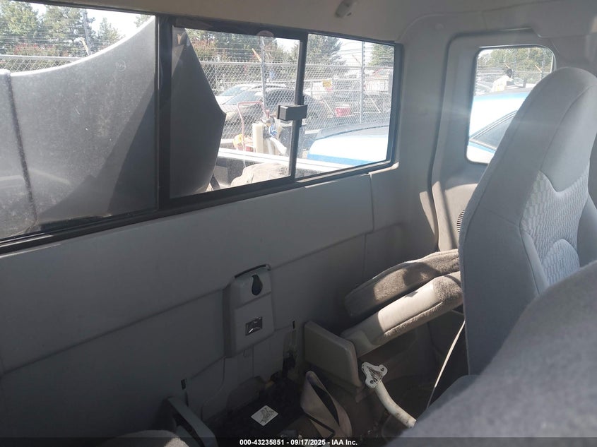 2002 Mazda B4000 Ds VIN: 4F4YR46E62TM10121 Lot: 43235851