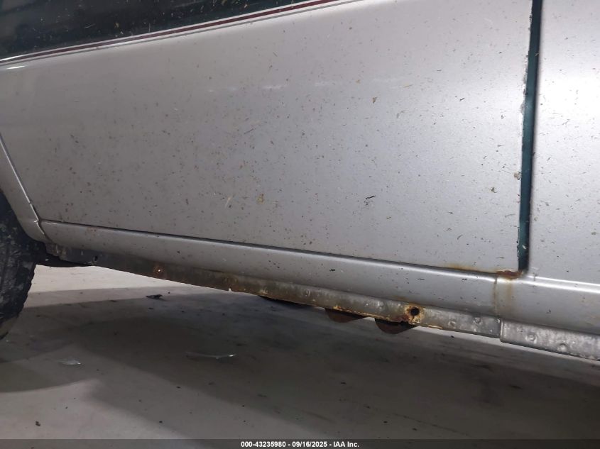 2001 Ford E-150 Xl/Xlt VIN: 1FMRE11L31HA92727 Lot: 43235980