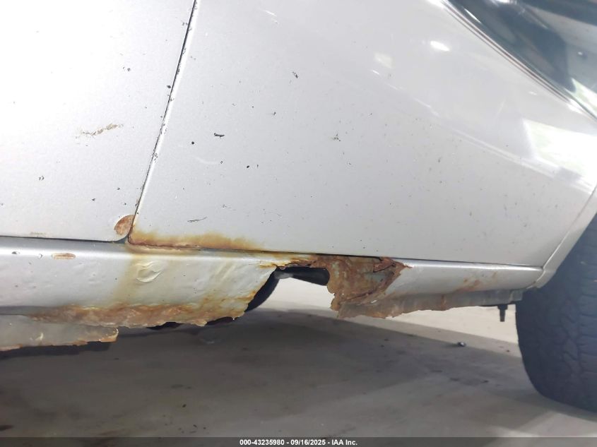 2001 Ford E-150 Xl/Xlt VIN: 1FMRE11L31HA92727 Lot: 43235980