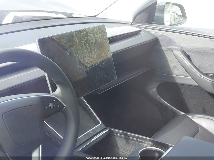 2026 Tesla Model Y VIN: 7SAYGDEE5TA439288 Lot: 43236214