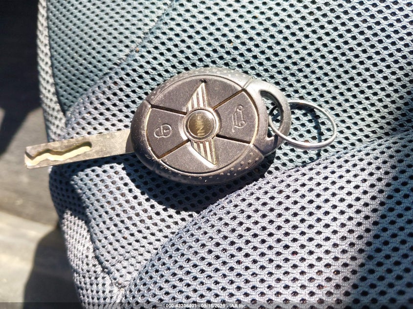 2006 Mini Cooper VIN: WMWRC33566TK70796 Lot: 43236401