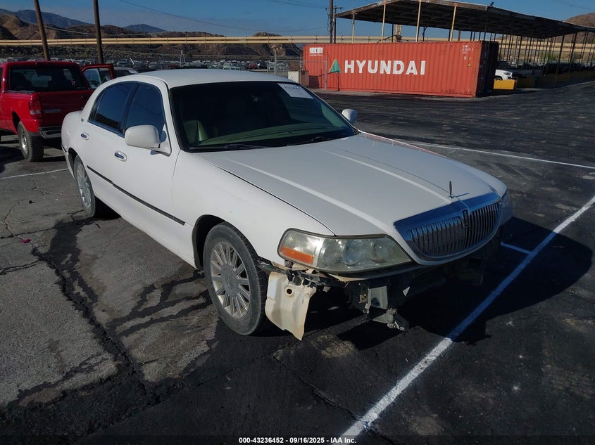 LINCOLN TOWN CAR SIGNATURE LIMITED