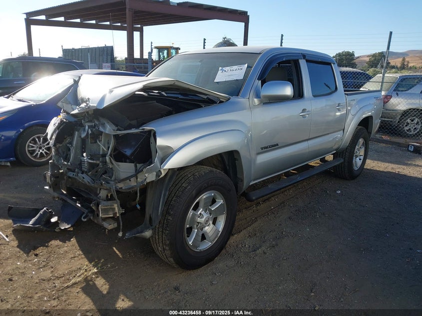 5TEJU62N35Z109094 2005 TOYOTA TACOMA photo no. 2