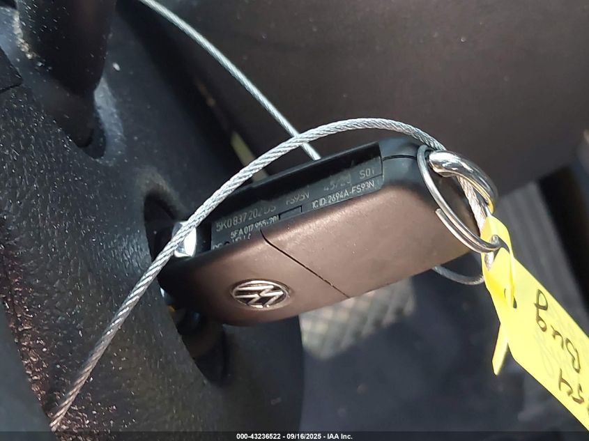 2017 Volkswagen Beetle #Pinkbeetle/1.8T Classic/1.8T S VIN: 3VWF17AT8HM619041 Lot: 43236522