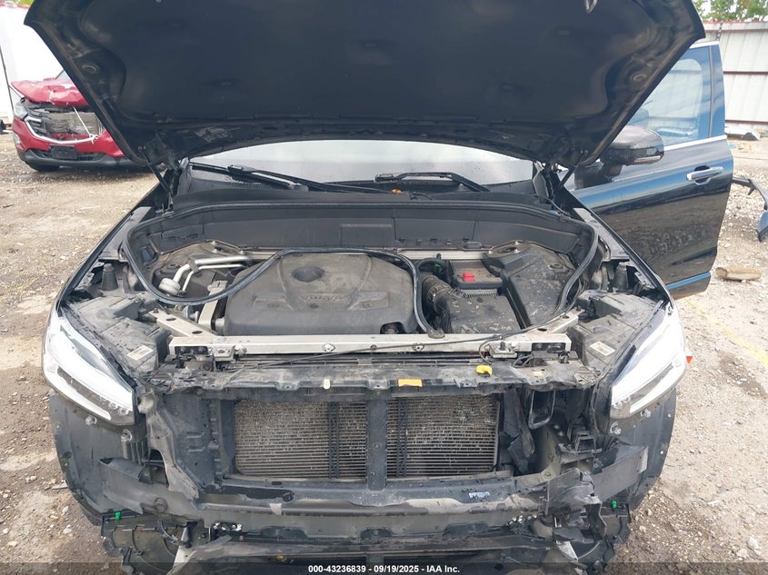 YV4A22PK7H1180470 2017 VOLVO XC90 photo no. 10