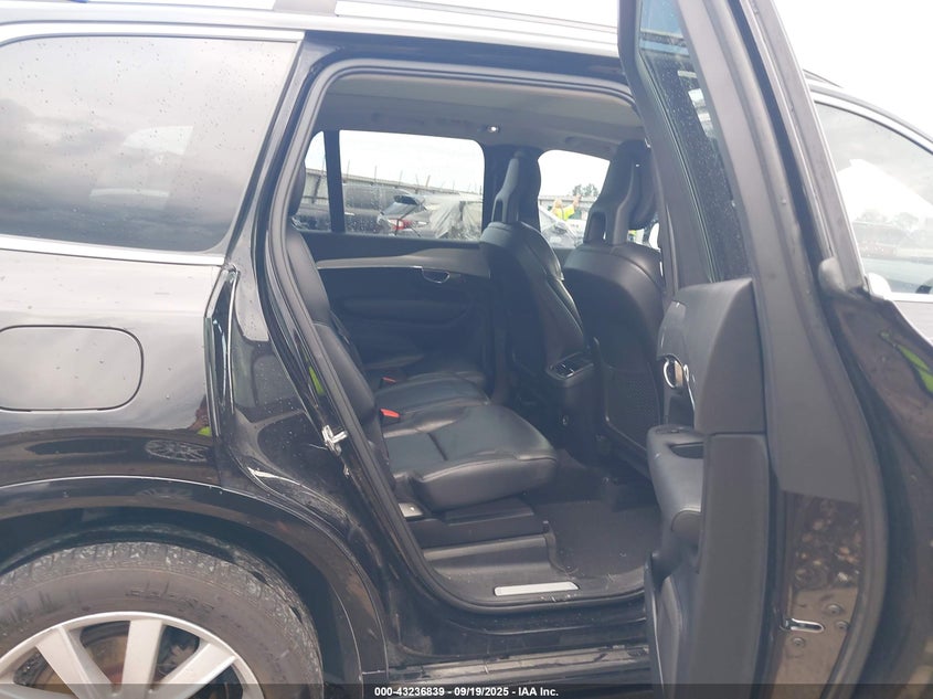 YV4A22PK7H1180470 2017 VOLVO XC90 photo no. 8