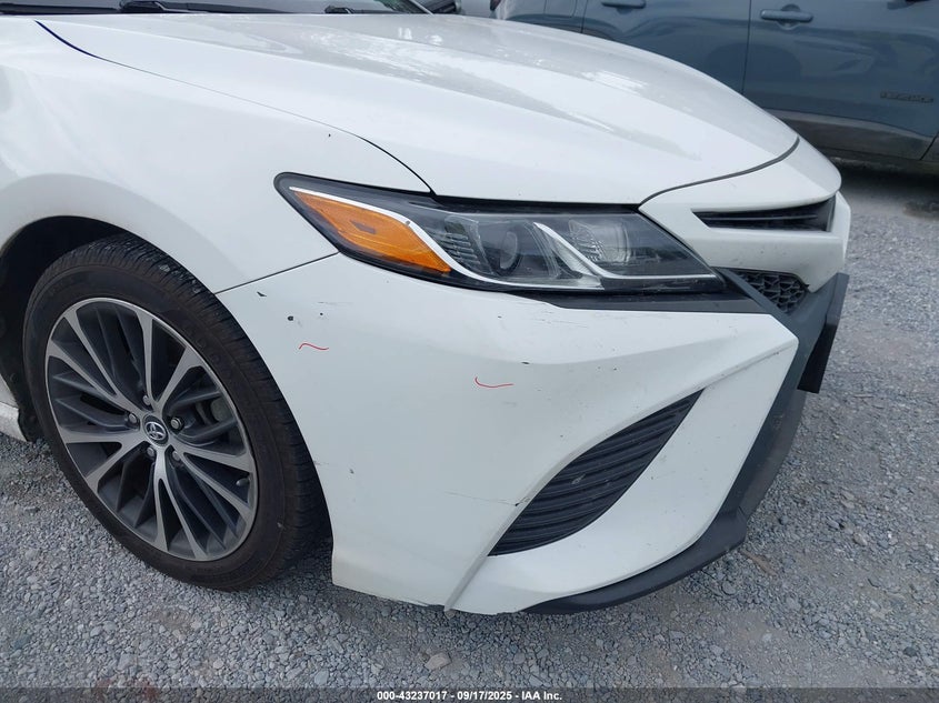 VIN 4T1B11HK2JU077685 2018 TOYOTA CAMRY SE