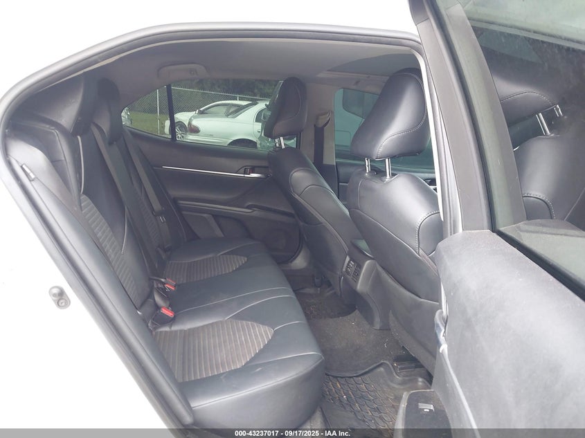 VIN 4T1B11HK2JU077685 2018 TOYOTA CAMRY SE