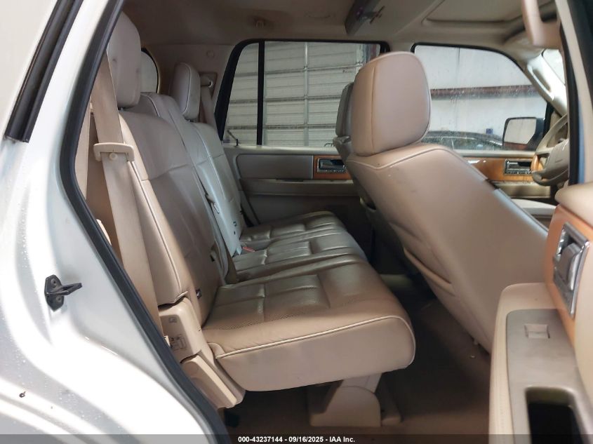 2008 Lincoln Navigator VIN: 5LMFU28528LJ10738 Lot: 43237144