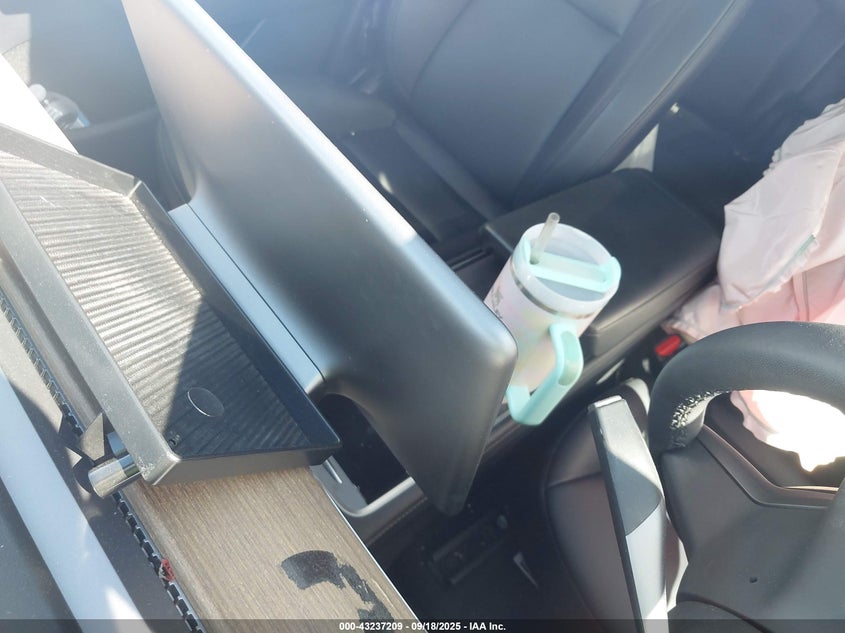 2023 Tesla Model Y Awd/Long Range Dual Motor All-Wheel Drive VIN: 7SAYGDEE8PF847017 Lot: 43237209