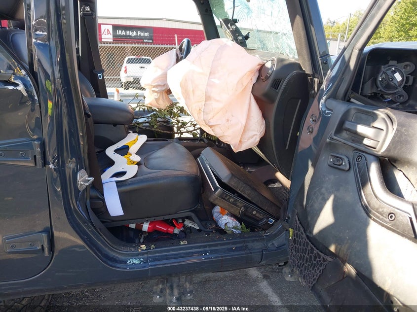 2017 Jeep Wrangler Unlimited Smoky Mountain 4X4