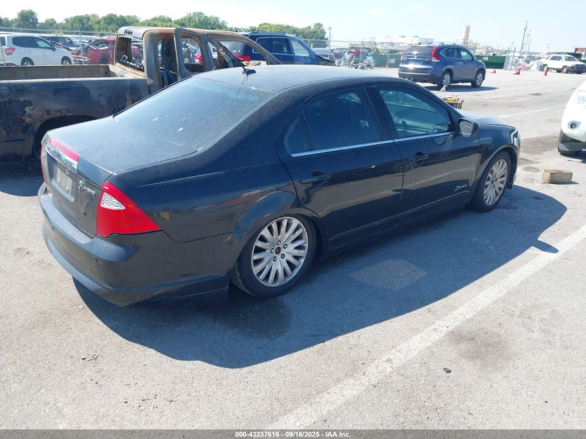 3FADP0L33AR137184 2010 FORD FUSION photo no. 4