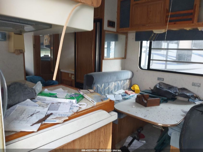 1992 Ford Econoline E350 Cutaway Van VIN: 1FDKE30GXNHA87662 Lot: 43237753