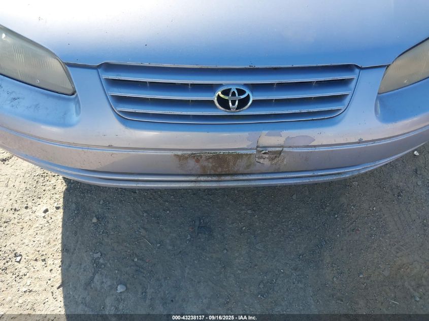 1998 Toyota Camry Le VIN: JT2BG22K9W0186606 Lot: 43238137